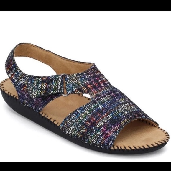 Naturalizer Scout Wide Sandals - Picture 4 of 9